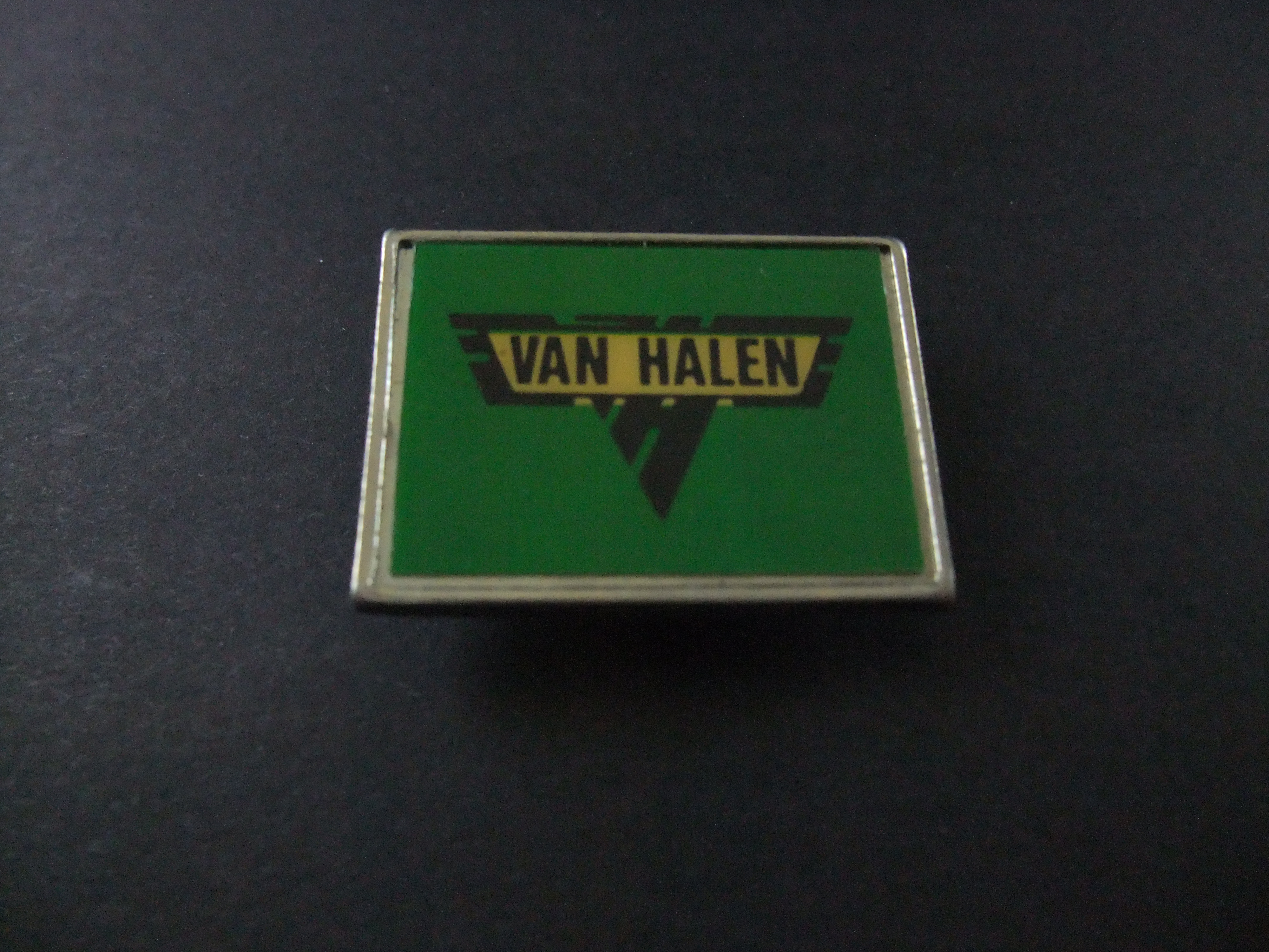 Van Halen(uitspraak ven Heelen) Amerikaanse hardrockband, logo